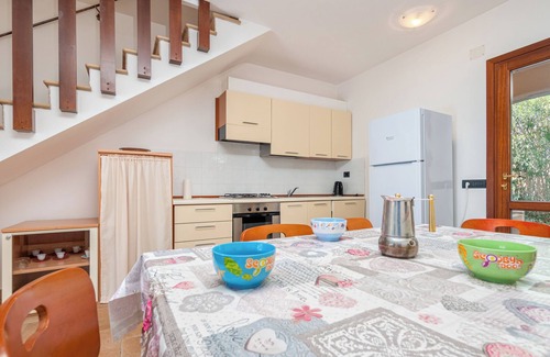 San Teodoro City Centre House | Holiday Home 'Villetta Confortevole' close to the Beach with Garden & Wi-Fi