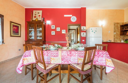 Solanas House | Holiday Home 'Villetta Bacio Del Sole' with Mountain View, Private Terrace and Private Garden