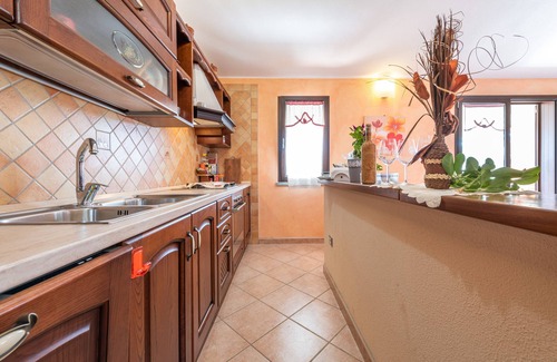 Solanas House | Holiday Home 'Villetta Bacio Del Sole' with Mountain View, Private Terrace and Private Garden