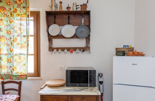 Pomarance House | Holiday Home 'Vinciguerra 39' with Private Garden and Wi-Fi