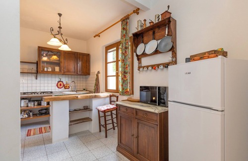 Pomarance House | Holiday Home 'Vinciguerra 39' with Private Garden and Wi-Fi