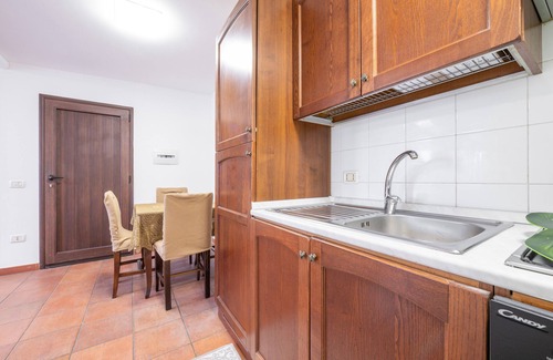 Pirri House | Holiday Home 'Virgilio House 3' with Private Terrace, Wi-Fi and Air Conditioning