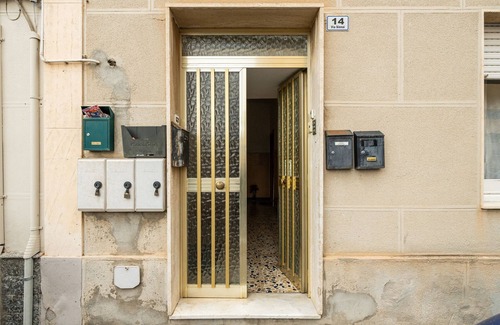 Pirri House | Holiday Home 'Virgilio House 3' with Private Terrace, Wi-Fi and Air Conditioning