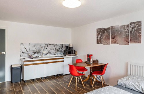 Feldatal House | Holiday Home 'Vogelsberger Bett Köddingen' with Private Terrace, Private Garden and Wi-Fi