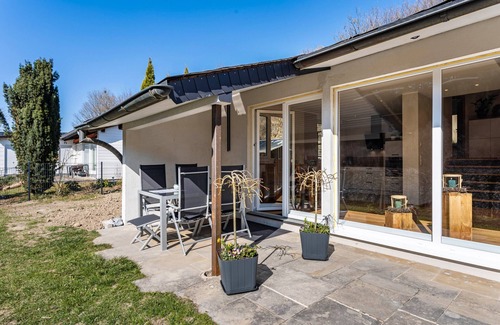 Schmallenberg House | Holiday Home 'Wiese' with Private Terrace, Private Garden and Wi-Fi