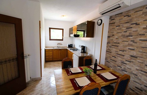 Strmac House | Holiday home with 2 separate flats, swimming pool and air conditioning