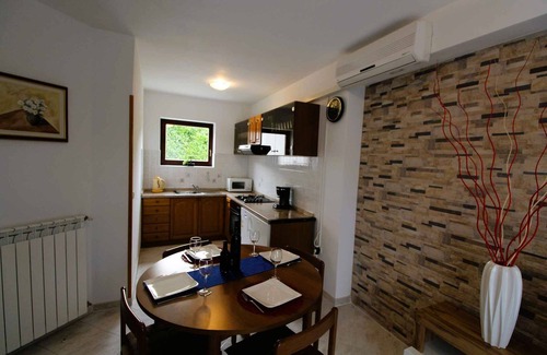 Strmac House | Holiday home with 2 separate flats, swimming pool and air conditioning
