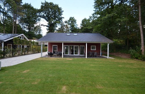 Municipality of Rhenen House | Holiday home with covered terrace in Rhenen