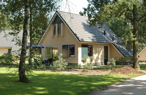 Hooghalen House | Holiday home with dishwasher, in a nature reserve