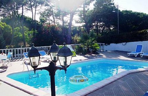 Praia das Macas Ski Chalet | Holiday home with garden, private heated pool, in Praia das Maçãs