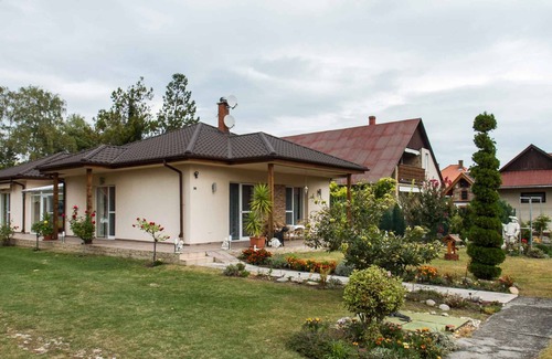 Balatonboglar House | Holiday home with air conditioning, Wi-Fi, washing machine and dishwasher