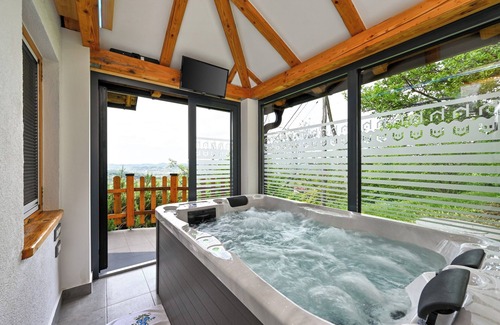 Radoboj House | Holiday home with jacuzzi, sauna, terrace and garden
