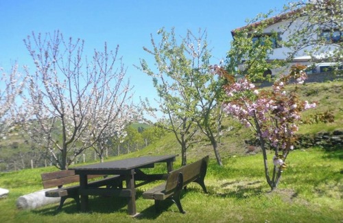 Deba House | Holiday Home with Mountain Views, Private Garden and Wi-Fi