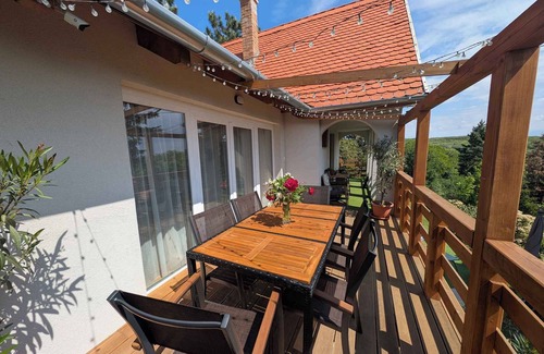 Pakozd House | Holiday home with panorama and internet