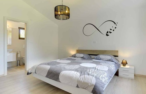 Mali Vareski House | Holiday home with pool and air conditioning