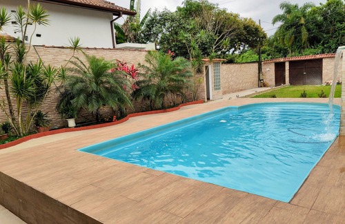 Jardim das Cancoes House | Holiday Home with Pool in Bertioga, 200 meters from the beach, with Wi-Fi