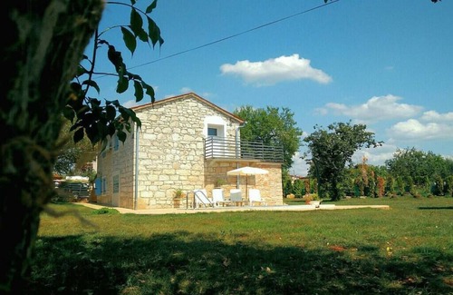 Kastelir-Labinci Villa | Holiday home with pool for 4 in Kaštelir-Labinci
