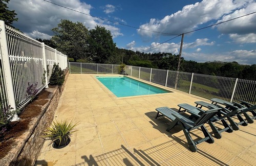 Loubejac House | Holiday Home with Private Pool, Private Terrace and Wi-Fi