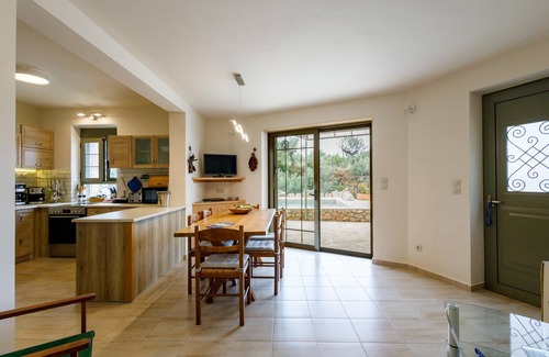 Lefktro House | Holiday home with private pool in quiet location, close to the Stoupa sandy beac
