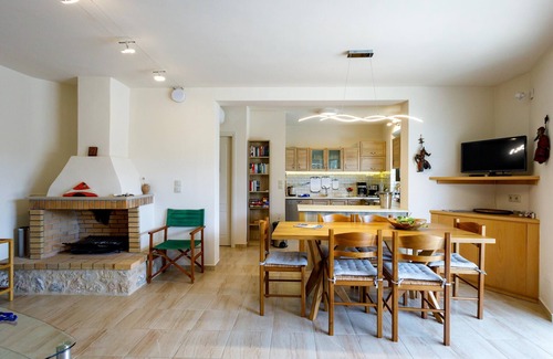 Lefktro House | Holiday home with private pool in quiet location, close to the Stoupa sandy beac