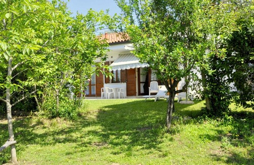 Montioni House | Holiday home with private garden, about 1 km from the lake