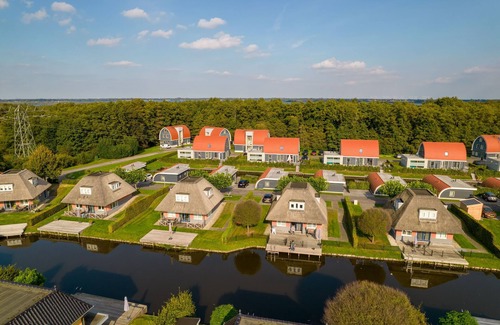 Midlaren House | Holiday Home with sauna in a holiday park