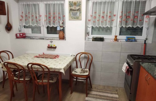 Kisnana House | Holiday home with whirlpool and view of the castle