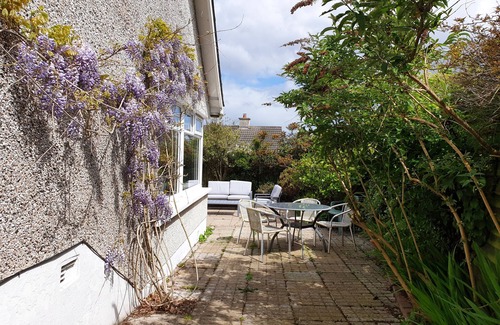 Castlerock House | Holiday home (with Wifi) near the Sea with beautiful beach