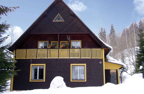 Dolni Dvur House | Holiday home with wood-burning fireplace in quiet surroundings