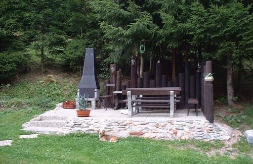 Dolni Dvur House | Holiday home with wood-burning fireplace in quiet surroundings