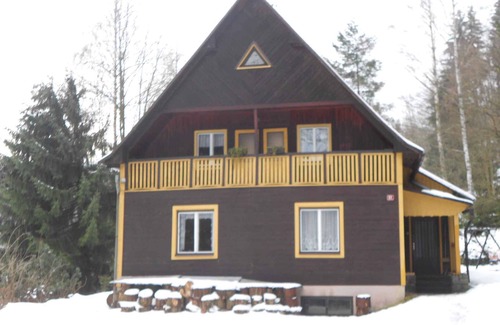 Dolni Dvur House | Holiday home with wood-burning fireplace in quiet surroundings
