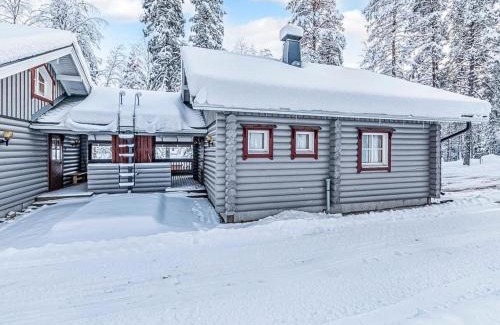 Akaslompolo House | Holiday Home Ylläksen tunturihonkamaja 5 by Interhome