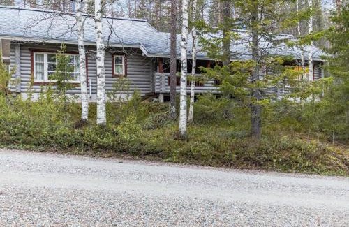 Akaslompolo House | Holiday Home Ylläksen tunturihonkamaja 5 by Interhome