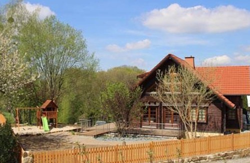 Waltersdorf Apartment | Holiday house, 4 bedrooms, 1x shower/WC; 1x sep. WC - Holiday House "Kraxlhütte"