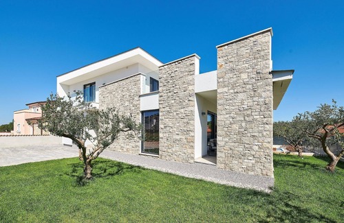 Kastel House | Holiday house Buje for 1 - 8 persons with 4 bedrooms - Holiday house