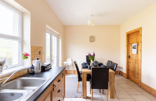 Dingle House | Holiday house Dingle for 1 - 8 persons with 3 bedrooms - Twin house
