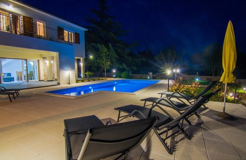 Gostinjac House | Holiday house Dobrinj for 1 - 8 persons with 3 bedrooms - Holiday home