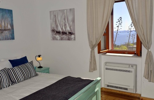 Dragove House | Holiday house Dragove for 1 - 6 persons with 3 bedrooms - Twin house