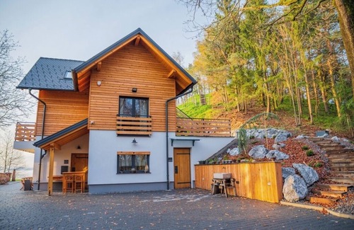 Zalec Apartment | Holiday house for up to 6 guests-Posest Kunigunda with a magical view