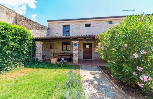 Gedici Apartment | Holiday House Ghedda with pool