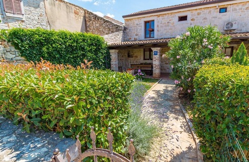 Gedici Apartment | Holiday House Ghedda with pool