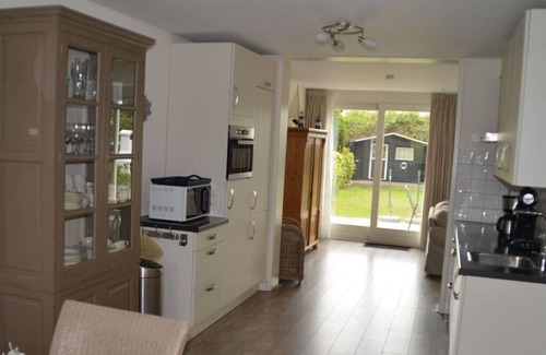 Ouddorp Boat Rental | Holiday house in Ouddorp with 1 bedroom