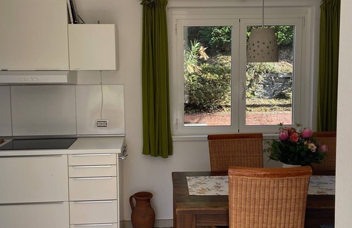 Villaggio Belmonte House | Holiday house with fantastic lake view and large private garden near the lake