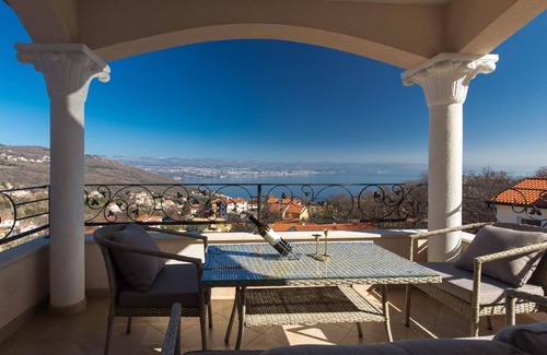 Opric House | Holiday house Lovran for 1 - 12 persons with 5 bedrooms - Holiday home