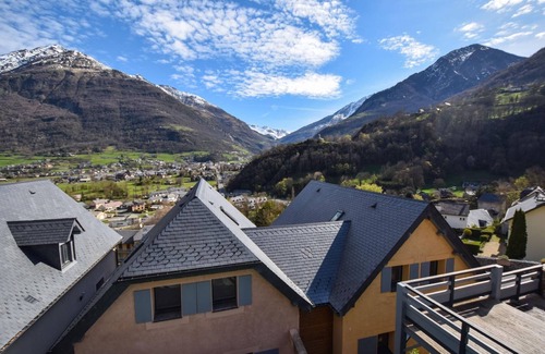 Luz-Saint-Sauveur House | Holiday house Luz St Sauveur for 1 - 12 persons with 4 bedrooms - Row house