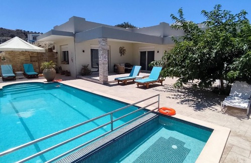 Kamilari House | Holiday house Matala for 1 - 6 persons with 3 bedrooms - Row house