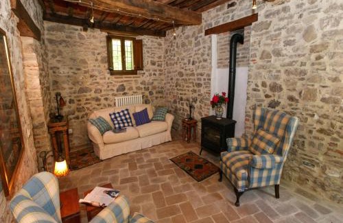 Lisciano Niccone House | Holiday house overlooking lake near Tuscany