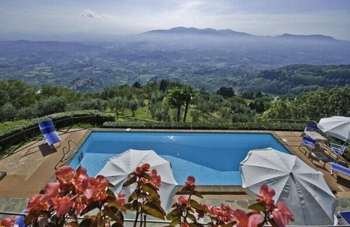 Petrognano House | Holiday house Petrognano for 1 - 12 persons with 6 bedrooms - Holiday home