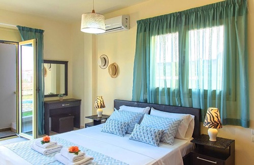 Dempla House | Holiday house Spilia for 1 - 16 persons with 6 bedrooms - Holiday house