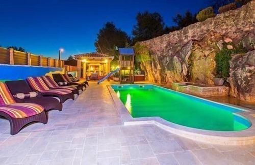 Susnjevica House | Holiday house Susnjevica for 1 - 8 persons with 3 bedrooms - Row house